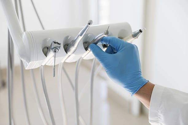 Professional Tooth Extraction technician working in Santa Clara, NM